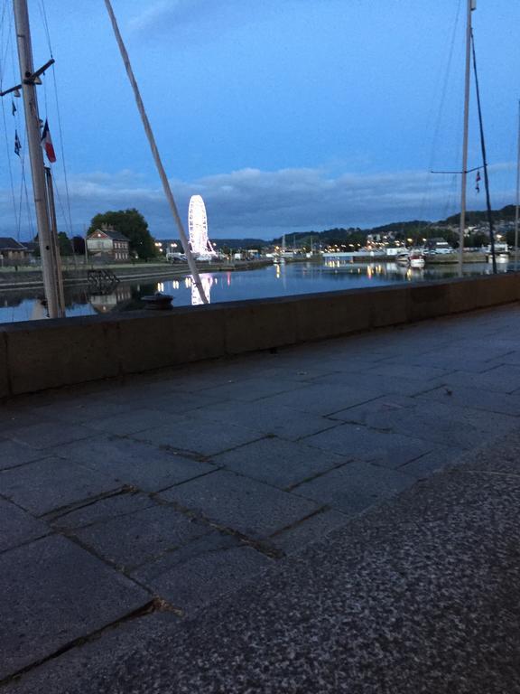 Appartement Le Phare Honfleur Bagian luar foto