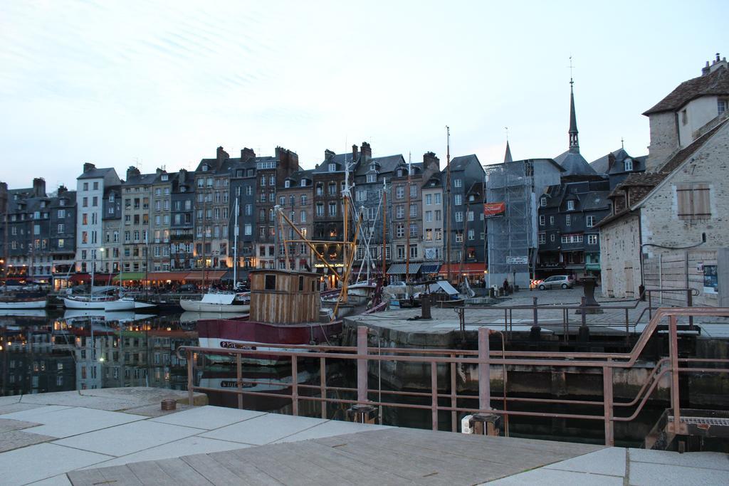 Appartement Le Phare Honfleur Bagian luar foto